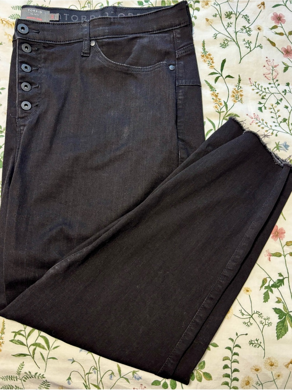 torrid Bombshell Skinny Jeans in Black with Button Fly - 26R